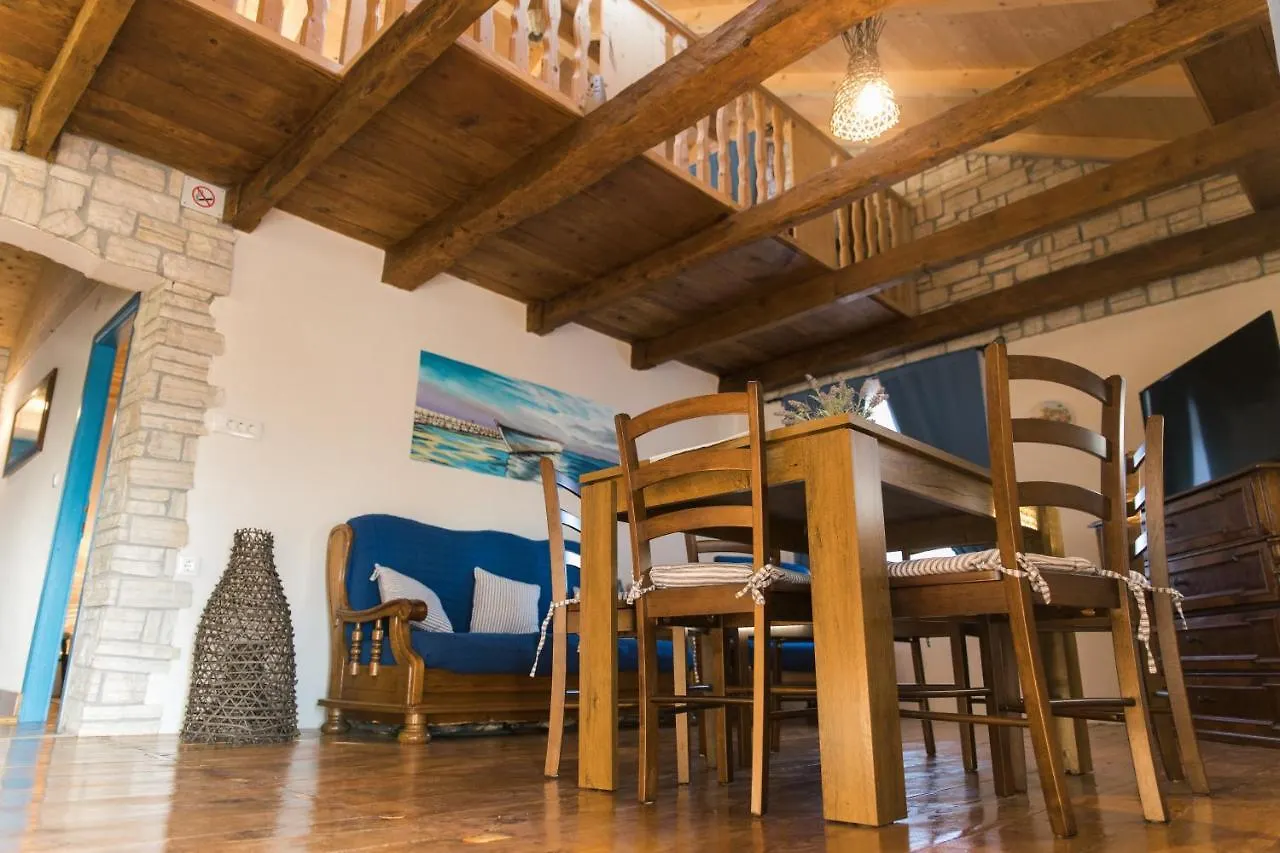 Ljubač Rustic Apartment Mariva